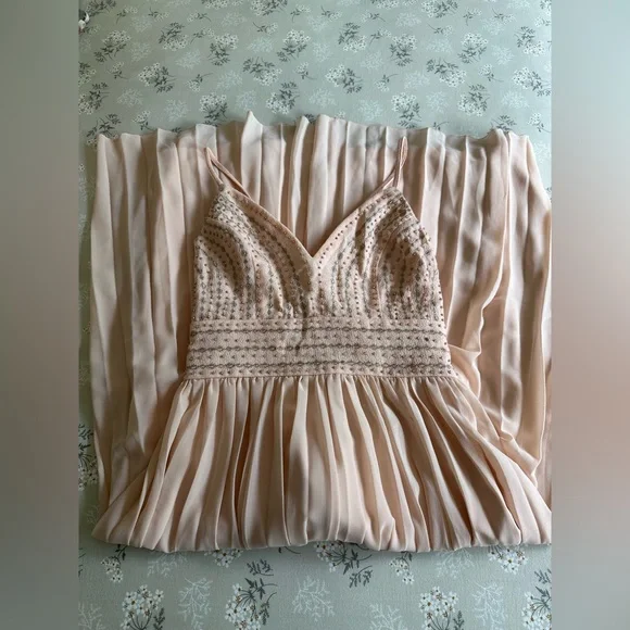 Lulus midi dress size small V-neck peach color with embroidery. - Picture 12 of 13